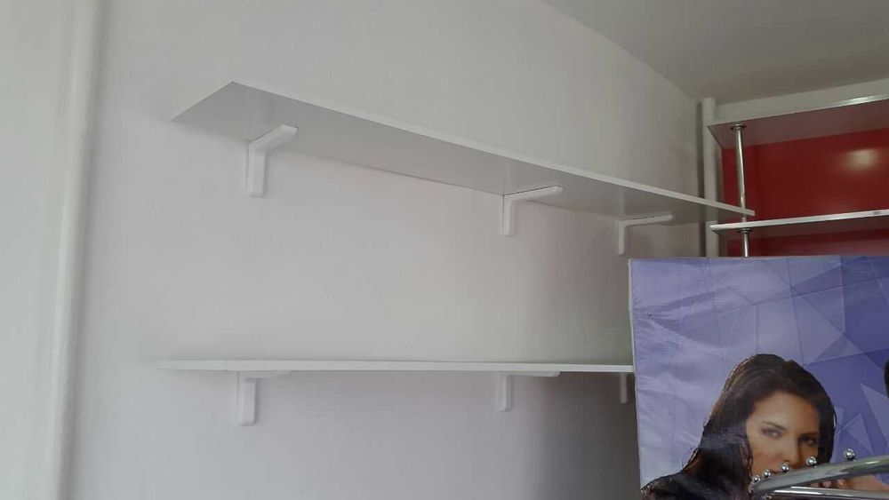 Мебель для магазина одежды