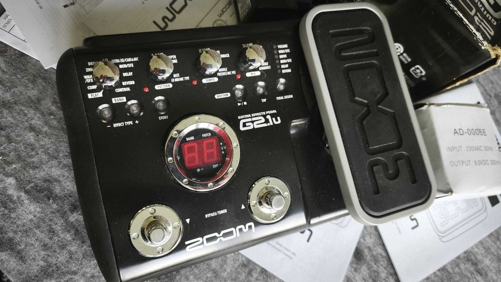 Procesor multiefect chitară Zoom G2.1u – Amp Modeling, USB Audio Interface și pedală de expresie