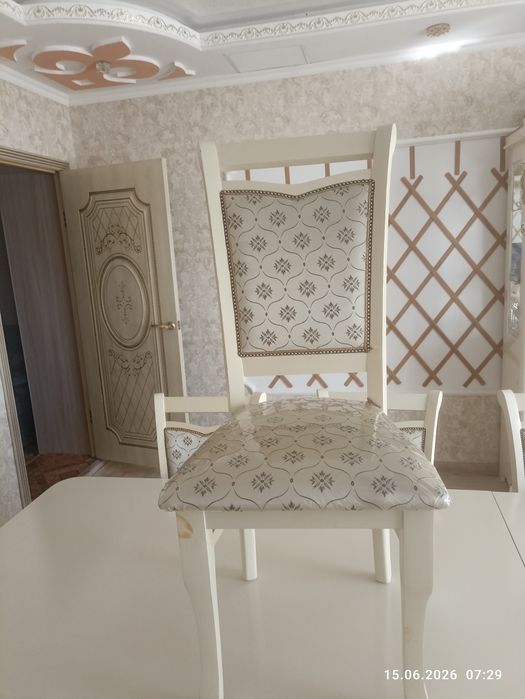 Продажа Стол и стулья