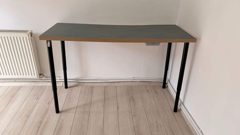 Birou IKEA LAGKAPTEN/OLOV, 140x60 cm – blat verde-gri, picioare reglabile