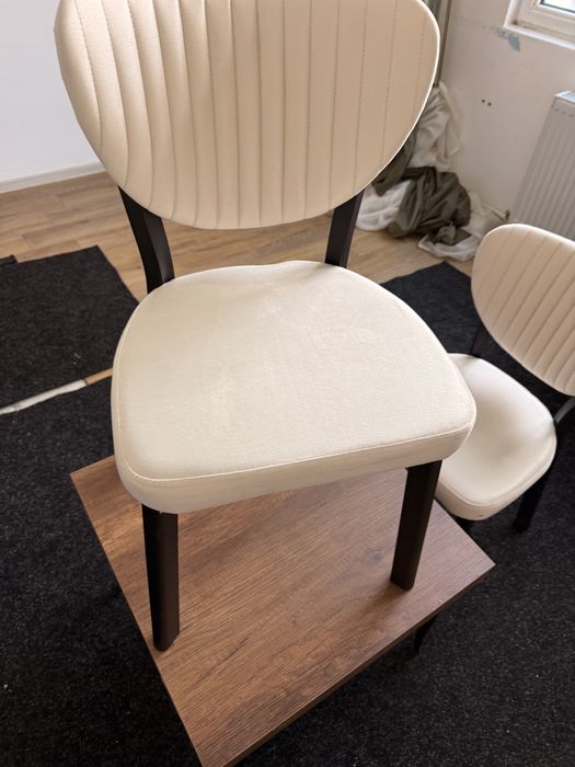Scaune catifea crem