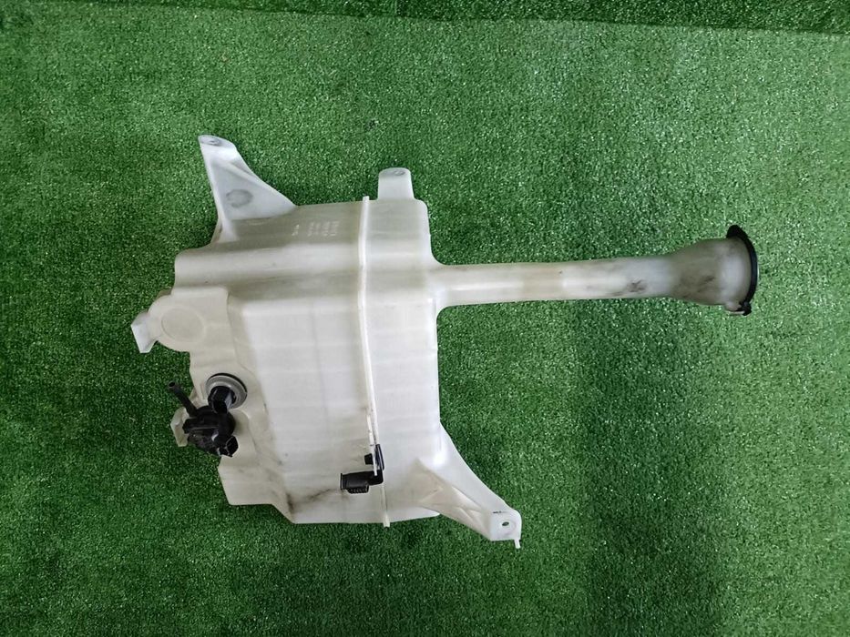 Бачок омывателя от Toyota Camry 50 55