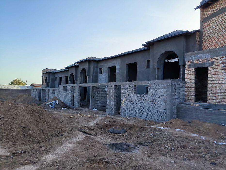 Продаются коттеджи в городке «Hi-Tech Village» в Кибрайском районе.