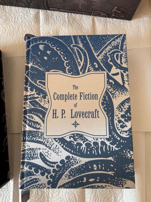 Книга на английски "The Complete Fiction of H.P.Lovecraft" твърда корица