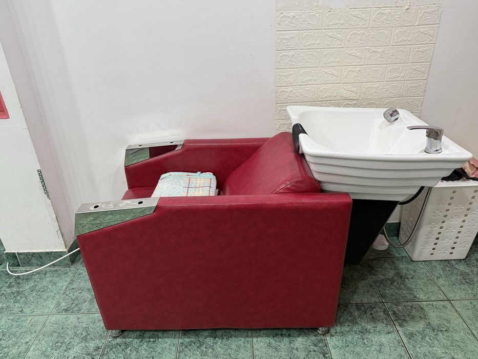 Продам мойка паримахерская в среднем состоянии