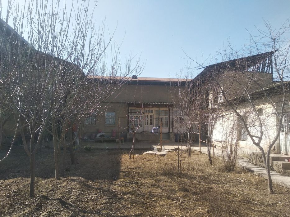 Uy sotiladi zangiota. Tumani tekstil