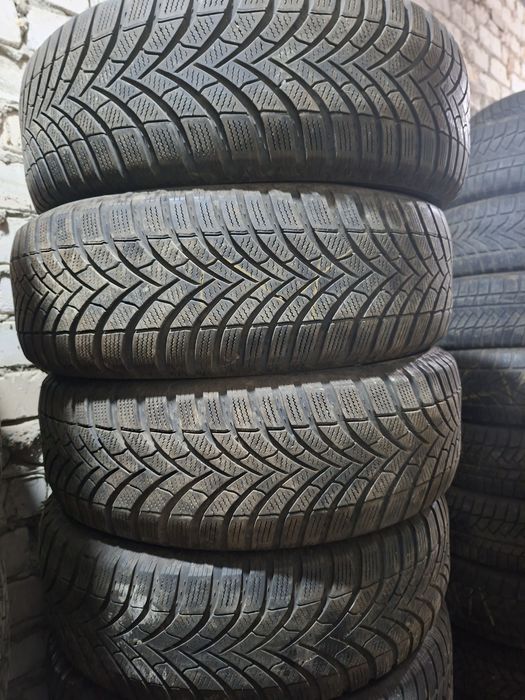 Продам шины. 215/65/16 семперит