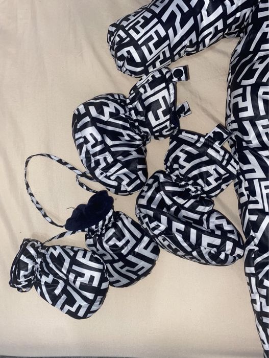 Зимний комбинезон+пинетки+варюшки