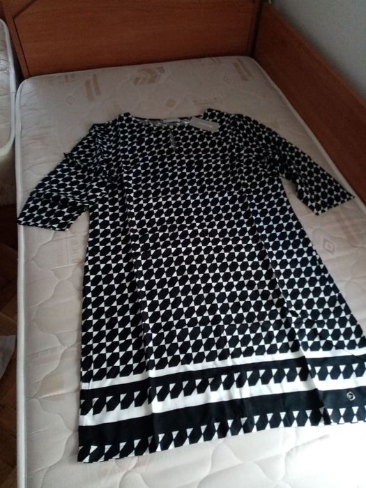 Дамска рокля черно и бяло