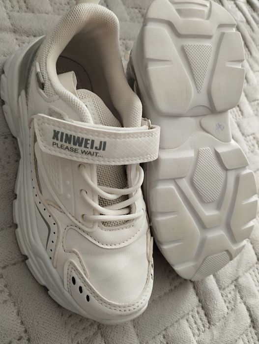 Новые кроссовки на девочку р 32