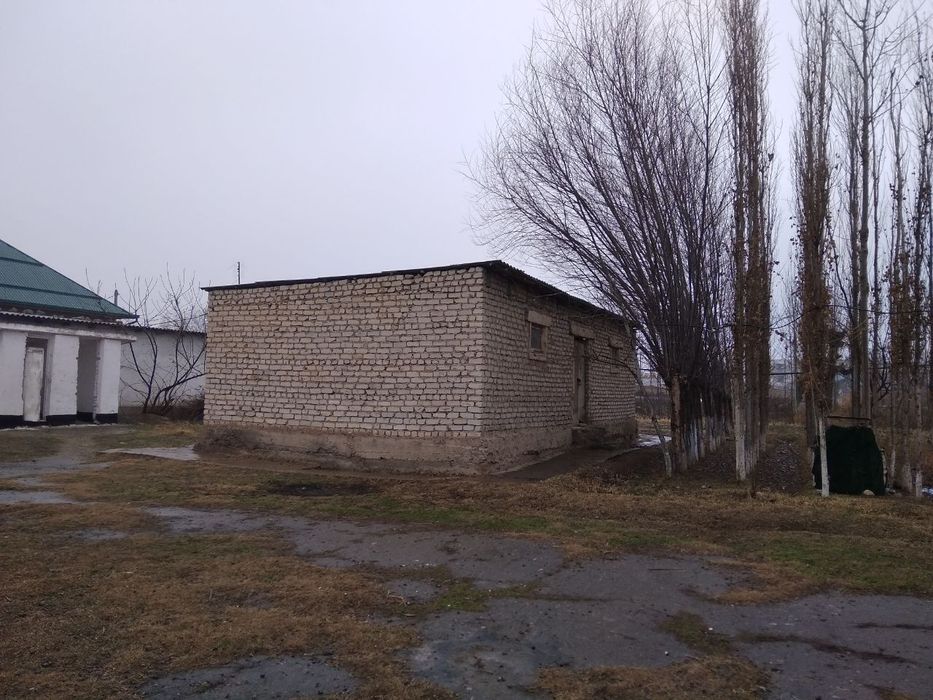 Продается земельный участок с зданиями