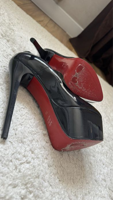 Продам Лабутены 35 размер