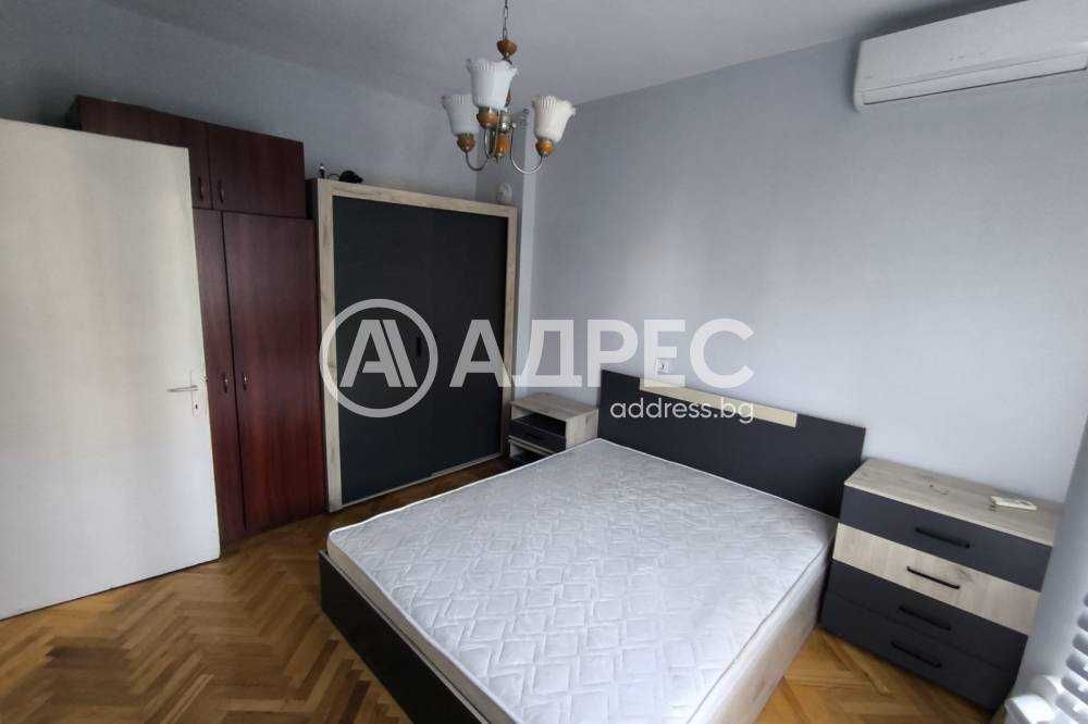 Двустаен апартамент на метри от градския парк