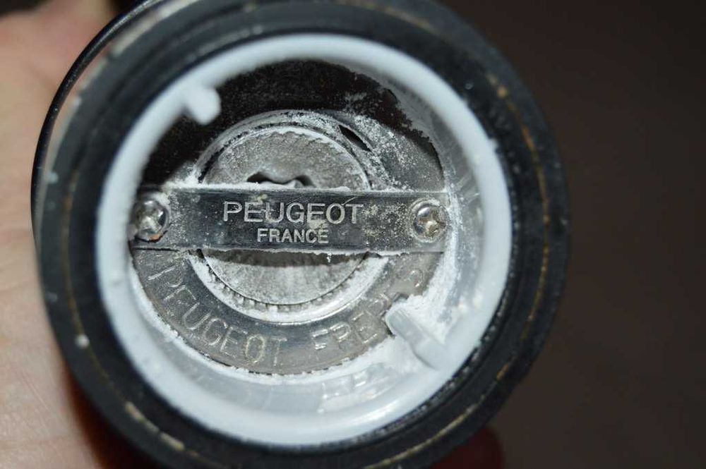 Set rasnite sare piper Peugeot Mill Chateauneuf Black Wood