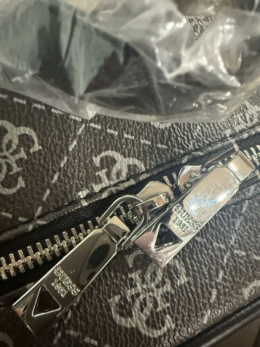 Дамска раница Guess