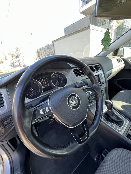 Volkswagen VW Golf VII Variant 1.6 TDI (110 Hp) DSG 2015