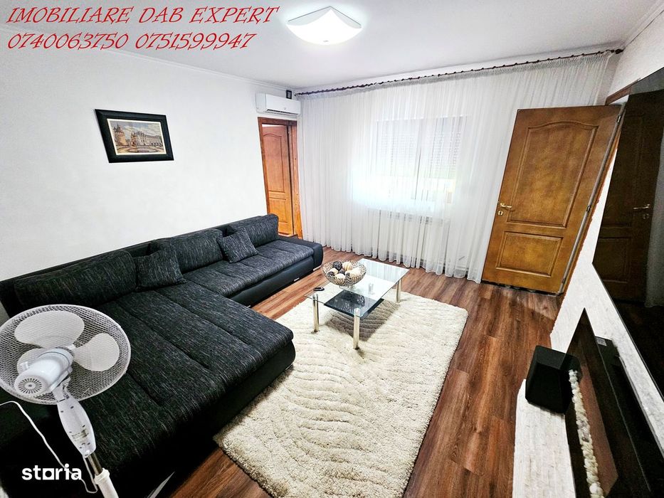 Vanzare casă cu 5 camere, curte , zona centrala