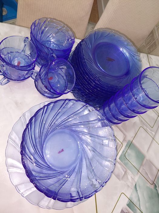 Срочно продам набор посуды новые!!