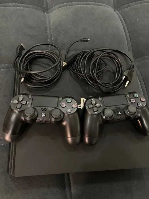 PlayStation 4 slim 4 pro