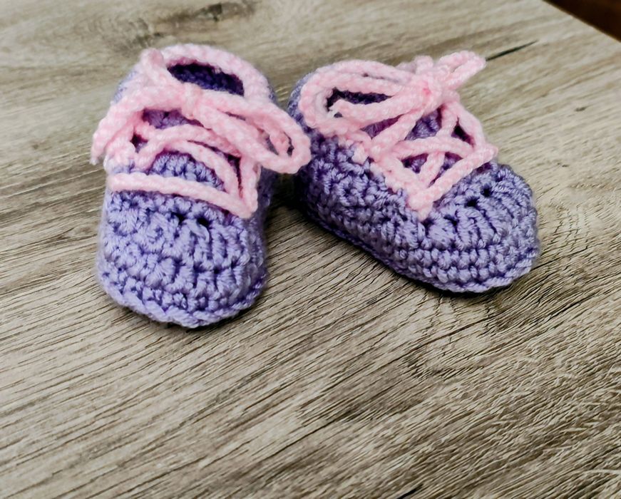 Ръчно плетени бебешки терлички