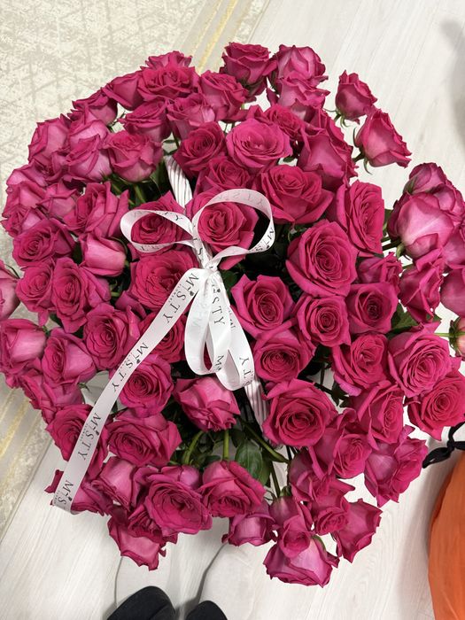 Продаётся Розы 80+шт + Корзина