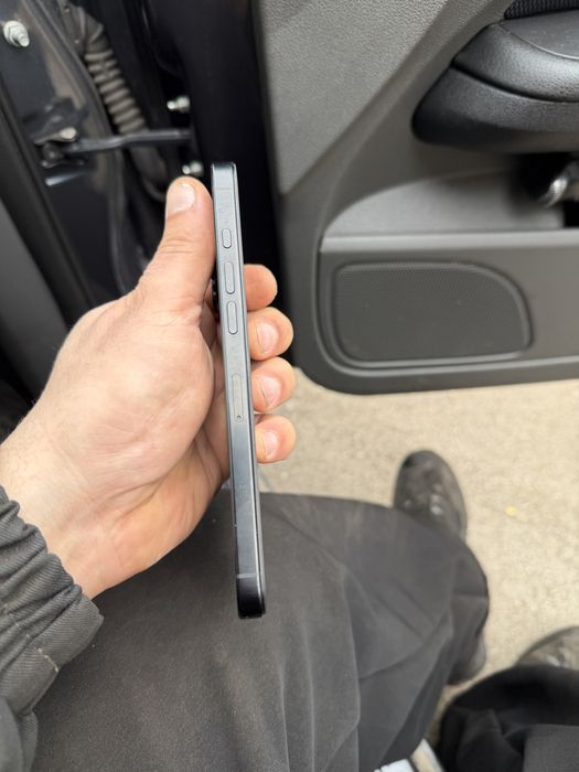 Продавам iPhone 16 pro max с 256GB