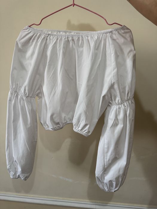 Кофта с открытыми плечами