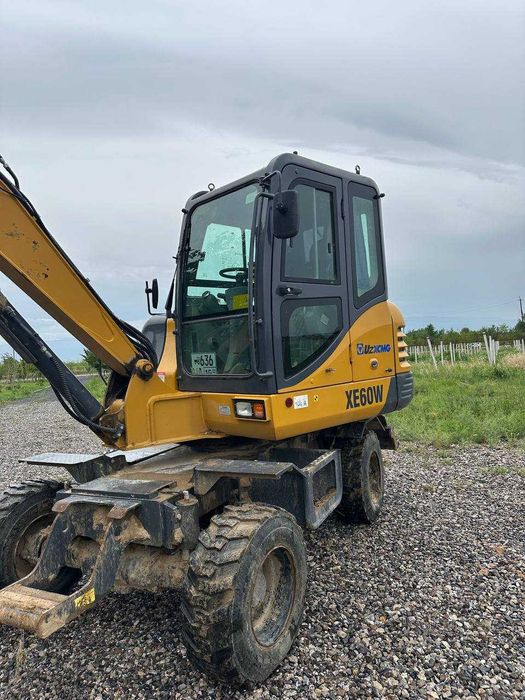 ekskavator UZXCMG XE60W