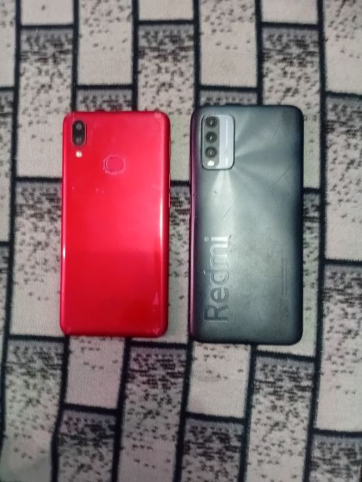 Продам два телефона