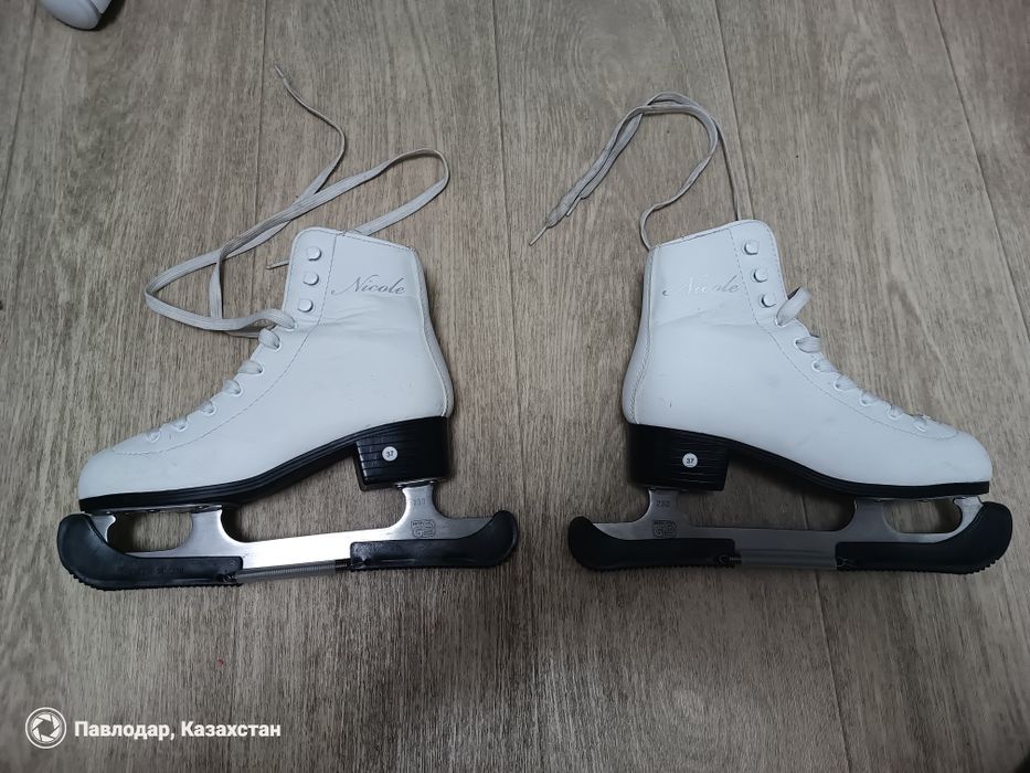 Коньки фигурные женские