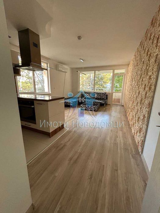 Продава се Тристаен апартамент в Шумен, Пазара - 93 кв.м за 1289 €/кв.м - Снимка #1