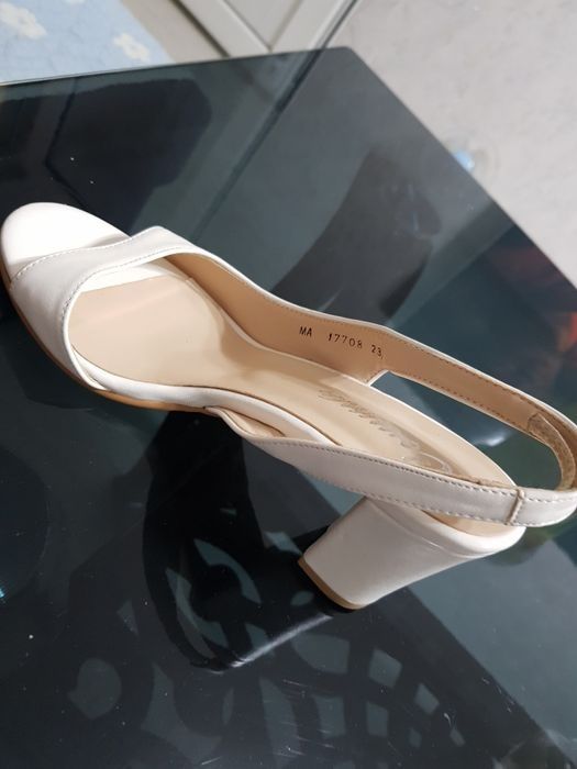 Белые  Босоножки