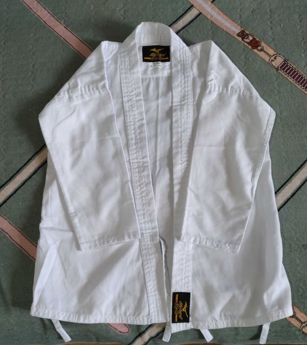 Продам костюм каратэ