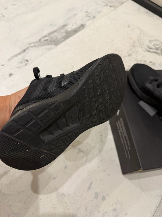 Продам кроссовки adidas