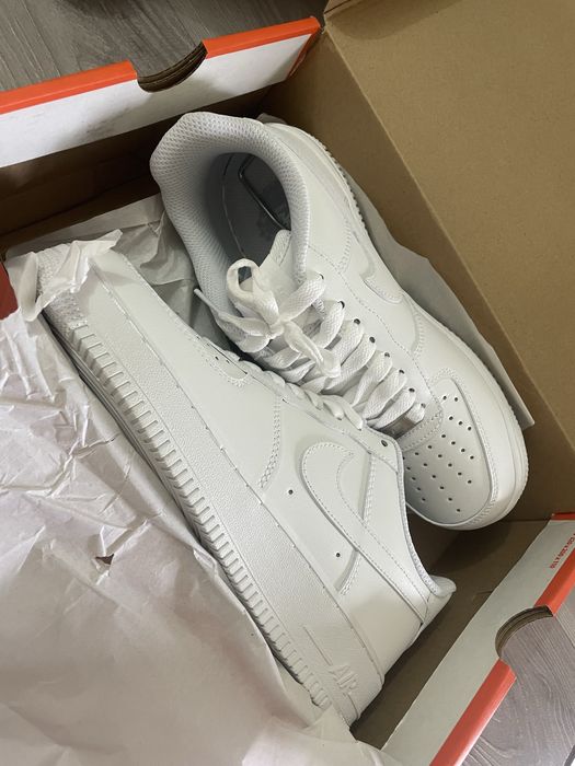 Adidasi nike , nou cu eticheta