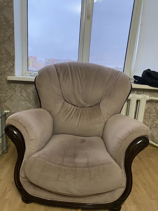 Продам диван и кресла