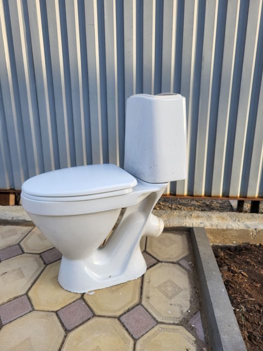 Унитаз в отличном состояний