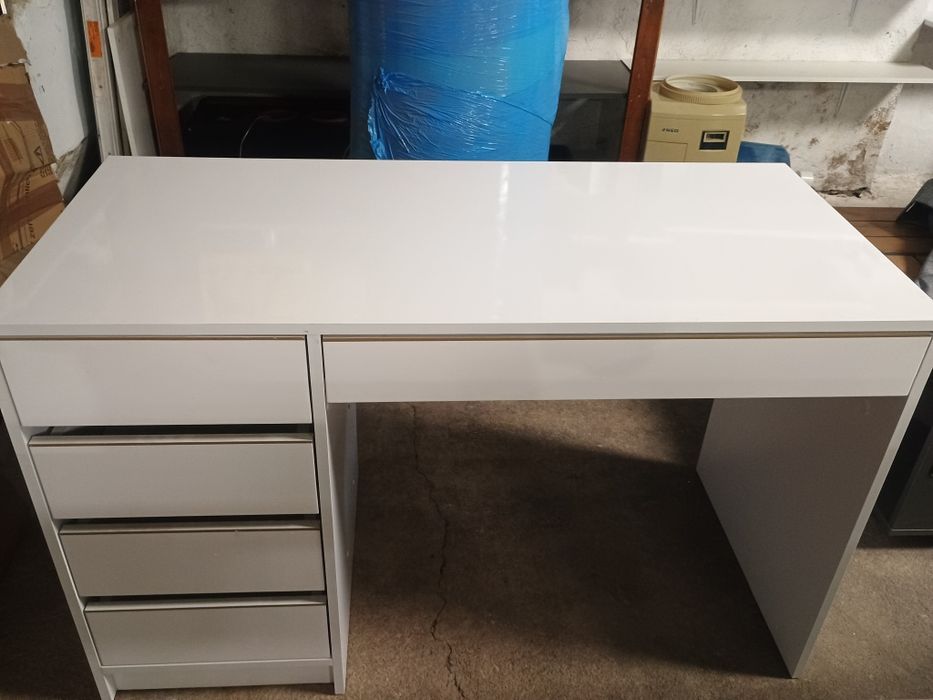 Дамска тоалетка с гланцово покритие