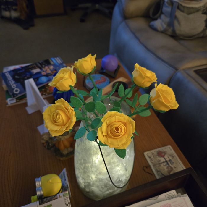 Вечни Рози за Свети Валентин пластмасови / подарък за жена, приятелка