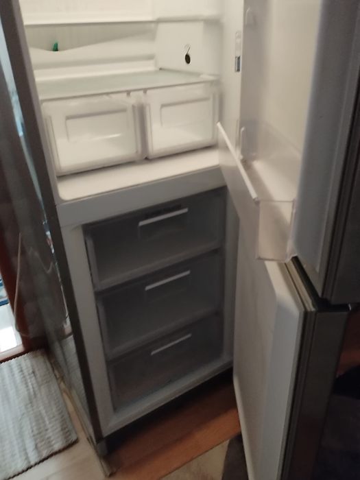 Vind  combina frigorifica Ariston in perfecta stare de functionate