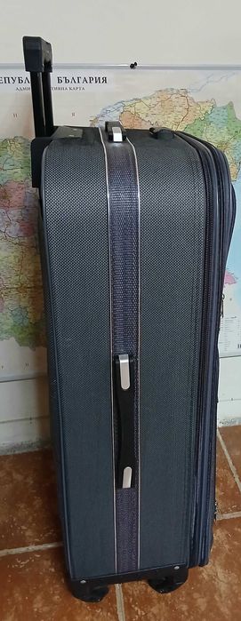 Куфар голям с дръжка на колела