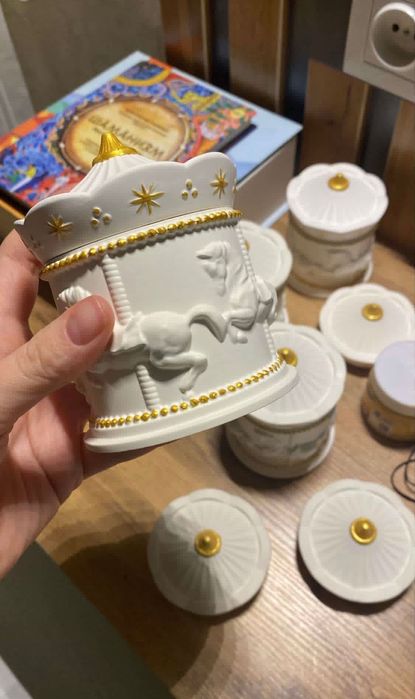 Свеча новогодняя КАРУСЕЛЬ с символом года 2026