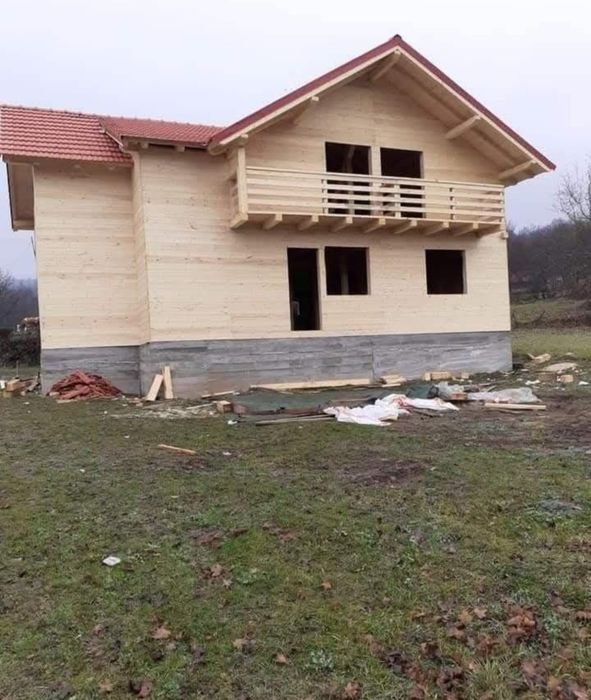 Vând case din lemn accept variante auto