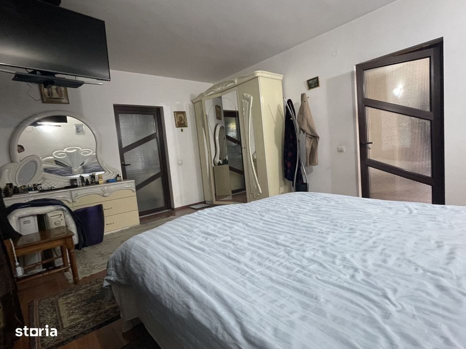Casa 8 camere– Savinesti