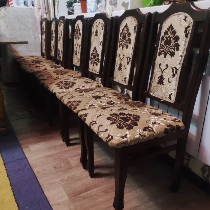 Продам большой стол и 10 стульев