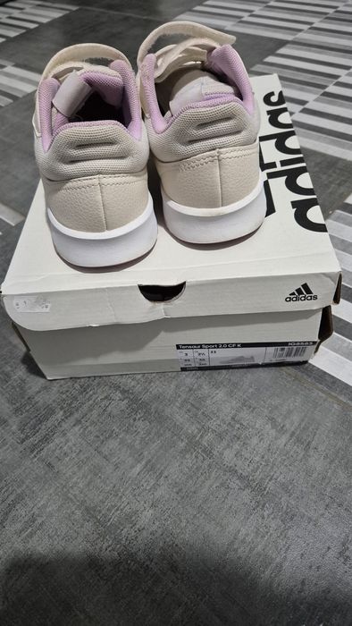 Adidasi Adidas marime 35