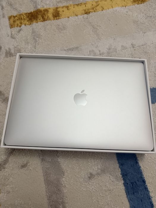 Продам срочно MacBook Air 13 2020
