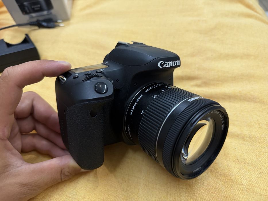 Canon  77D със 18-55mm/f4-5.6 IS STM и 50mm/f1.8 STM