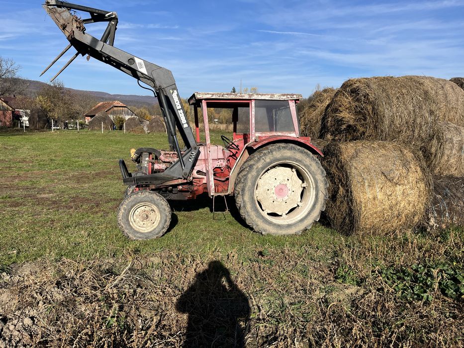 Vand tractor international 834 cu incarcator frontal