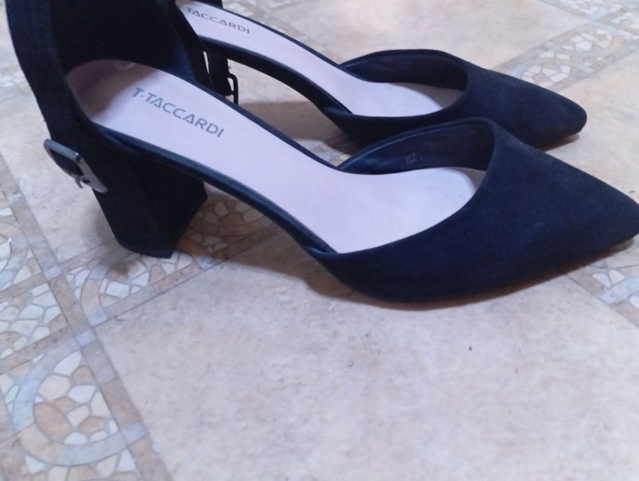 Женские туфли черные